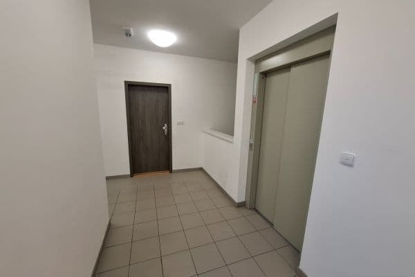 Prenájom bytu 3-izbový 81 m², Blodkova, Hradec Králové Prenájom bytu 3-izbový 81 m², Blodkova, Hradec Králové