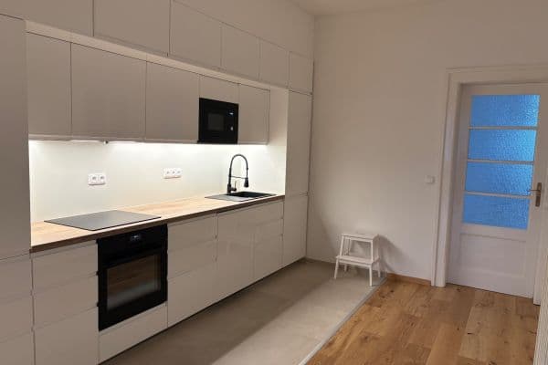 Prenájom bytu 3-izbový 95 m², Sokolovská, Praha 8 Prenájom bytu 3-izbový 95 m², Sokolovská, Praha 8