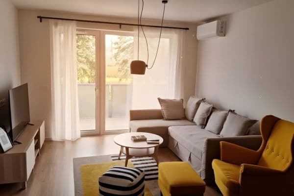 Prenájom bytu 2-izbový 55 m², Nové Mesto Prenájom bytu 2-izbový 55 m², Nové Mesto