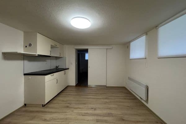 Prenájom bytu 2-izbový 39 m², Pivoňková, Praha Prenájom bytu 2-izbový 39 m², Pivoňková, Praha