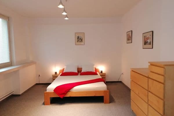 Prenájom bytu 2-izbový 51 m², Lucemburská, Praha Prenájom bytu 2-izbový 51 m², Lucemburská, Praha