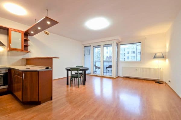 Prenájom bytu 3-izbový 75 m², Kloboučnická, Praha Prenájom bytu 3-izbový 75 m², Kloboučnická, Praha