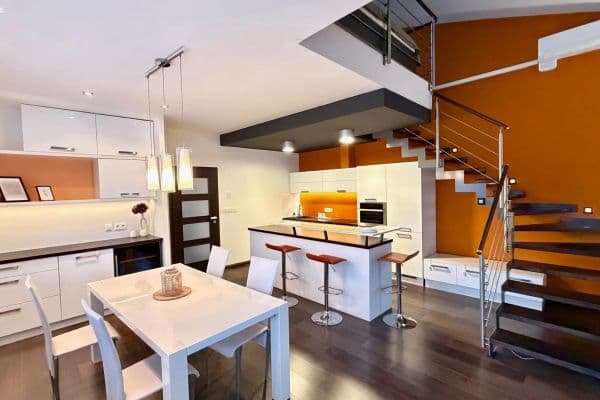 Prenájom bytu 2-izbový 76 m², nábřeží Závodu míru, Pardubice, Pardubický kraj Prenájom bytu 2-izbový 76 m², nábřeží Závodu míru, Pardubice, Pardubický kraj