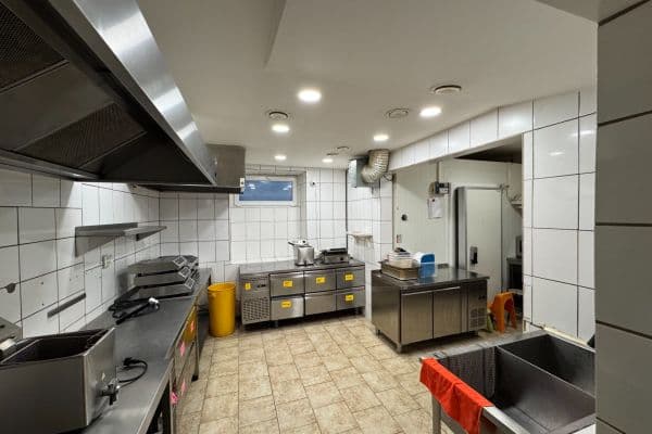 Prenájom nebytového priestoru 105 m², Záběhlická, Praha 10 Prenájom nebytového priestoru 105 m², Záběhlická, Praha 10