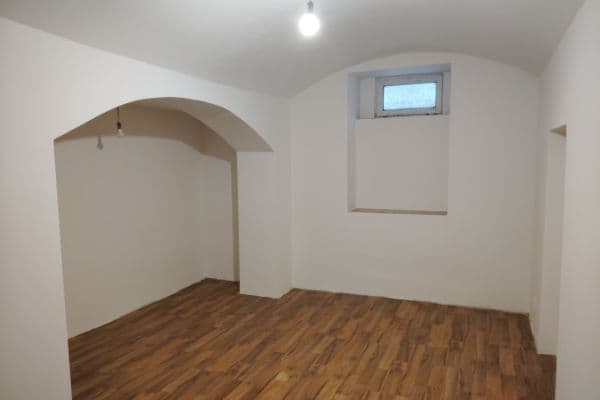 Prenájom kancelárie 110 m², Saratovská, Praha Prenájom kancelárie 110 m², Saratovská, Praha