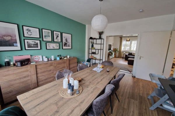 Prenájom bytu 4-izbový 109 m², Ebertstr. 93, Oberhausen Prenájom bytu 4-izbový 109 m², Ebertstr. 93, Oberhausen