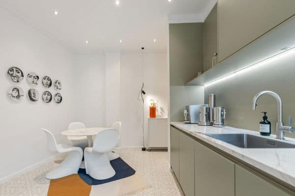 Prenájom bytu 2-izbový 66 m², Torstrasse 225, Berlin, Berlín Prenájom bytu 2-izbový 66 m², Torstrasse 225, Berlin, Berlín