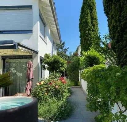 Predaj domu 191 m², pozemek 316 m², Bahnhofstraße 4b, Planegg, Bavorsko Predaj domu 191 m², pozemek 316 m², Bahnhofstraße 4b, Planegg, Bavorsko