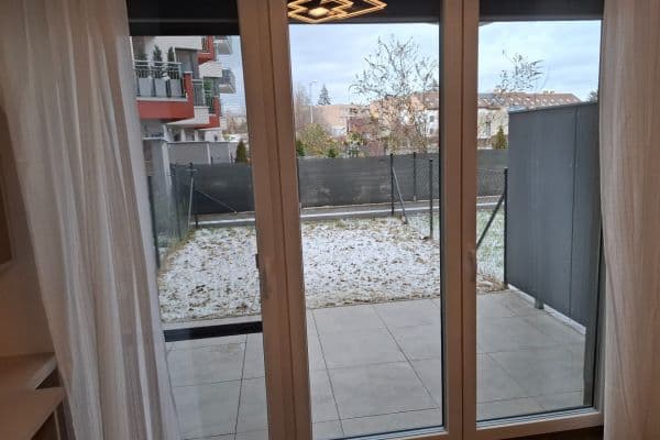 Prenájom bytu 1-izbový 30 m², Švehlova, Praha Prenájom bytu 1-izbový 30 m², Švehlova, Praha