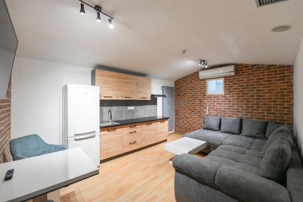 Prenájom bytu 2-izbový 40 m², Na Ostrůvku, Praha Prenájom bytu 2-izbový 40 m², Na Ostrůvku, Praha