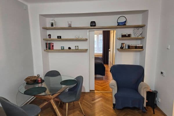 Prenájom bytu 3-izbový 73 m², Sezemická, Pardubice, Pardubický kraj Prenájom bytu 3-izbový 73 m², Sezemická, Pardubice, Pardubický kraj