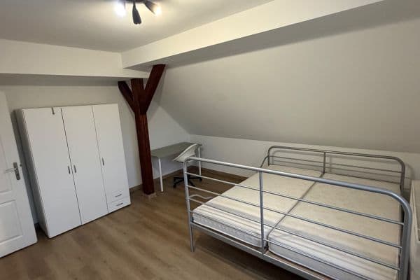 Prenájom bytu 1-izbový 36 m², Halenkovská, Praha Prenájom bytu 1-izbový 36 m², Halenkovská, Praha