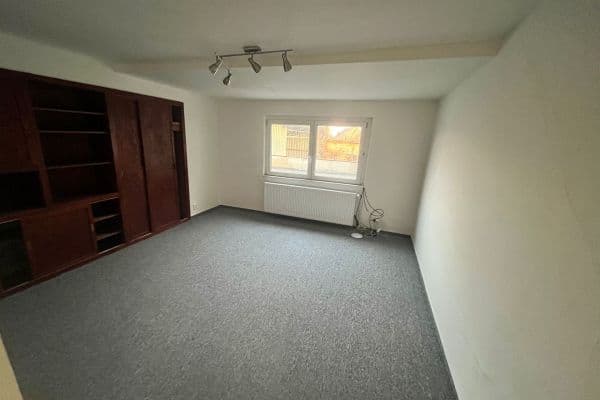 Prenájom bytu 1-izbový 40 m², Zálezlice Prenájom bytu 1-izbový 40 m², Zálezlice