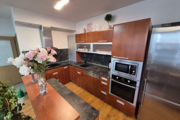 Prenájom bytu 4-izbový 118 m², Dusíkova, Brno Prenájom bytu 4-izbový 118 m², Dusíkova, Brno