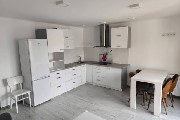 Prenájom bytu 2-izbový 54 m², Nádražní, Mutěnice Prenájom bytu 2-izbový 54 m², Nádražní, Mutěnice