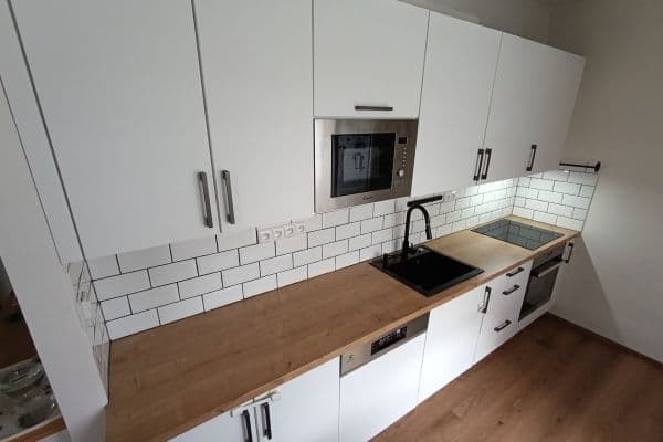 Prenájom bytu 2-izbový 54 m², Hodonínská, Praha Prenájom bytu 2-izbový 54 m², Hodonínská, Praha