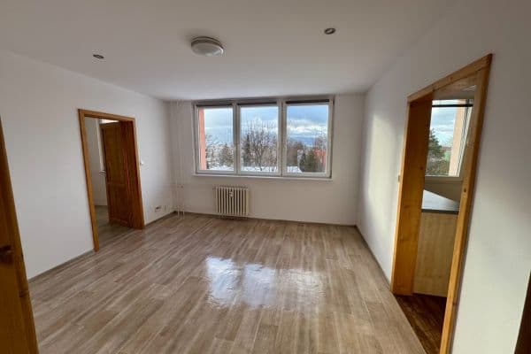 Prenájom bytu 2-izbový 44 m², Sosnová, Třinec Prenájom bytu 2-izbový 44 m², Sosnová, Třinec