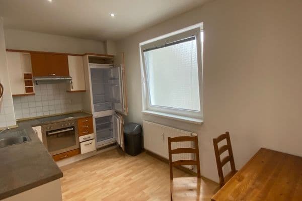 Prenájom bytu 2-izbový 67 m², náměstí Třebízského, Klecany Prenájom bytu 2-izbový 67 m², náměstí Třebízského, Klecany