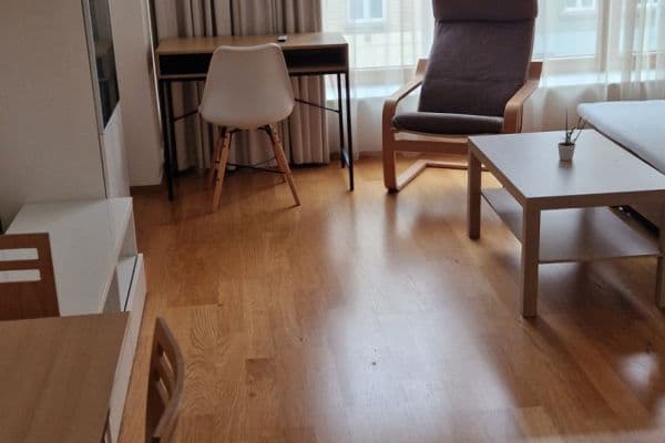 Prenájom bytu 1-izbový 36 m², Komunardů, Praha Prenájom bytu 1-izbový 36 m², Komunardů, Praha