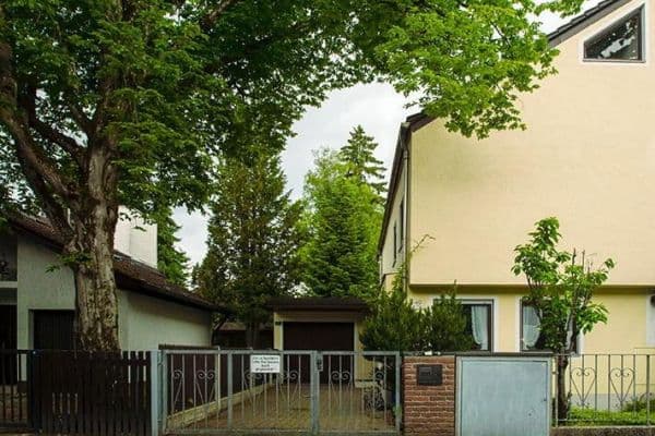 Predaj domu 152 m², pozemek 408 m², Jagdhornstraße, München, Bavorsko Predaj domu 152 m², pozemek 408 m², Jagdhornstraße, München, Bavorsko