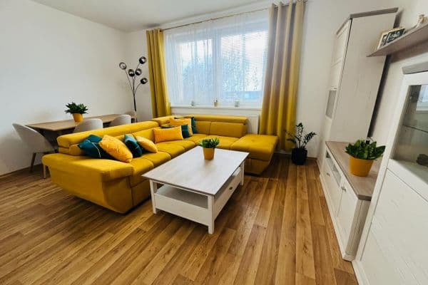 Prenájom bytu 3-izbový 73 m², Školní, Opatovice nad Labem Prenájom bytu 3-izbový 73 m², Školní, Opatovice nad Labem