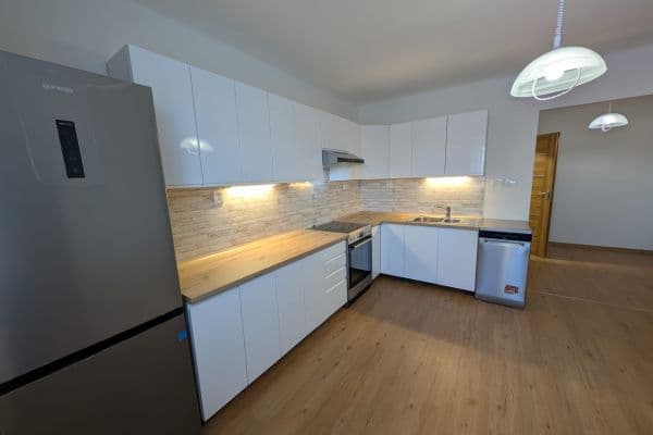 Prenájom bytu 2-izbový 69 m², U Třetí baterie, Praha Prenájom bytu 2-izbový 69 m², U Třetí baterie, Praha