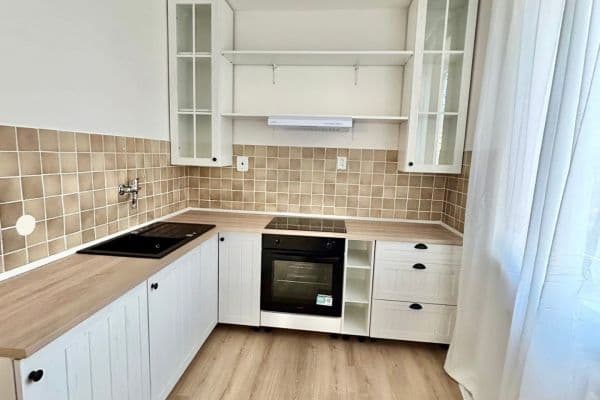 Prenájom bytu 2-izbový 79 m², Pod Vrstevnicí, Praha Prenájom bytu 2-izbový 79 m², Pod Vrstevnicí, Praha
