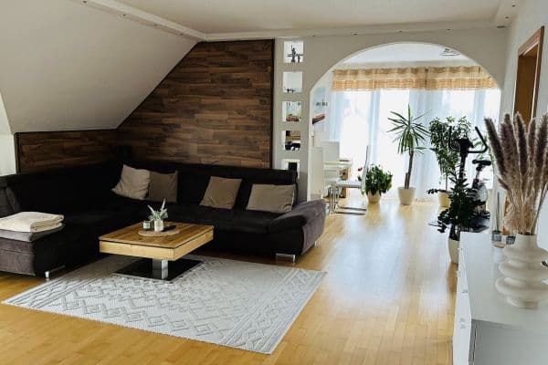 Prenájom bytu 4-izbový 130 m², Tauberbischofsheim Prenájom bytu 4-izbový 130 m², Tauberbischofsheim