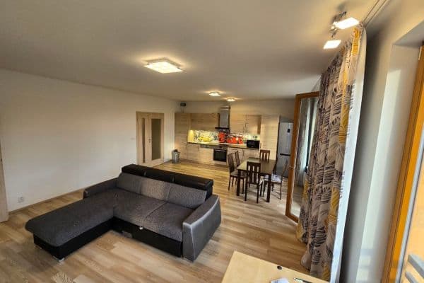 Prenájom bytu 3-izbový 86 m², Modrého, Praha Prenájom bytu 3-izbový 86 m², Modrého, Praha