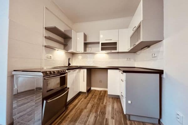 Predaj bytu 1-izbový 40 m², Garážní, Ostrava Predaj bytu 1-izbový 40 m², Garážní, Ostrava