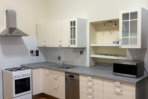 Prenájom bytu 2-izbový 80 m², Ruská, Praha Prenájom bytu 2-izbový 80 m², Ruská, Praha