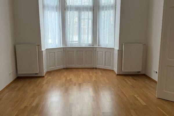Prenájom bytu 2-izbový 80 m², Ruská, Praha Prenájom bytu 2-izbový 80 m², Ruská, Praha