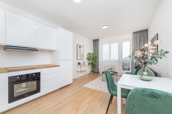 Predaj bytu 3-izbový 57 m², Počernická, Praha Predaj bytu 3-izbový 57 m², Počernická, Praha