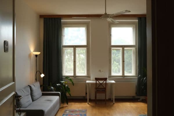 Prenájom bytu 3-izbový 26 m², Janáčkovo nábřeží, Prague Prenájom bytu 3-izbový 26 m², Janáčkovo nábřeží, Prague