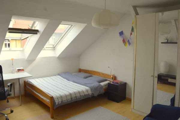 Prenájom bytu 4-izbový 90 m², Čajkovského, Praha Prenájom bytu 4-izbový 90 m², Čajkovského, Praha