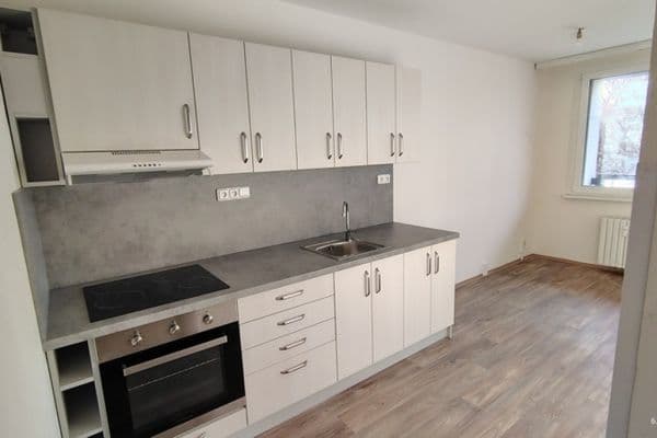 Prenájom bytu 4-izbový 100 m², Benešova, Kutná Hora Prenájom bytu 4-izbový 100 m², Benešova, Kutná Hora