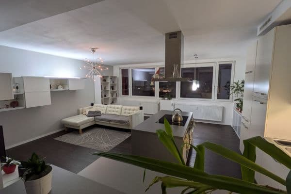 Prenájom bytu 4-izbový 93 m², Kukelská, Praha Prenájom bytu 4-izbový 93 m², Kukelská, Praha