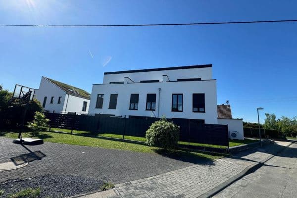 Predaj domu 153 m², pozemek 240 m², Sankt-Augustin/Hangelar Predaj domu 153 m², pozemek 240 m², Sankt-Augustin/Hangelar