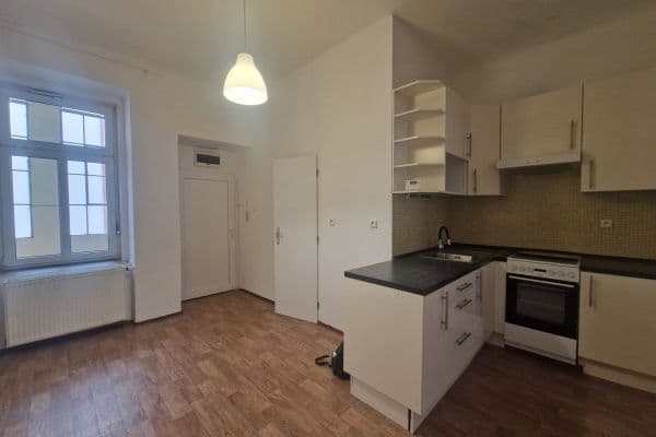 Prenájom bytu 2-izbový 57 m², Plzeňská, Praha Prenájom bytu 2-izbový 57 m², Plzeňská, Praha