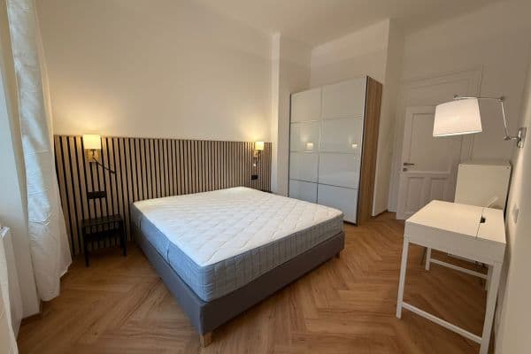 Prenájom bytu 2-izbový 54 m², Korunní, Praha Prenájom bytu 2-izbový 54 m², Korunní, Praha