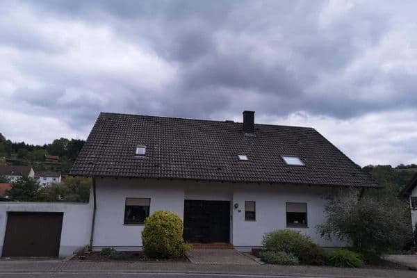 Predaj domu 346 m², pozemek 677 m², Bruchstraße 18, Oberarnbach Predaj domu 346 m², pozemek 677 m², Bruchstraße 18, Oberarnbach