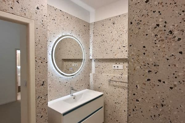 Prenájom bytu 3-izbový 79 m², Moulíkova, Praha Prenájom bytu 3-izbový 79 m², Moulíkova, Praha