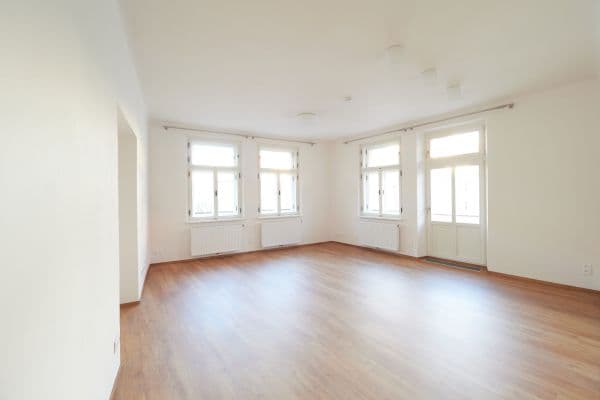 Prenájom bytu 4-izbový 115 m², Kolínská, Praha Prenájom bytu 4-izbový 115 m², Kolínská, Praha
