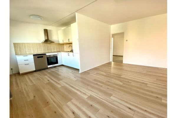 Prenájom bytu 3-izbový 69 m², Rovná, Teplice Prenájom bytu 3-izbový 69 m², Rovná, Teplice