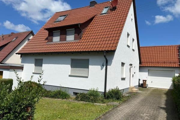 Predaj domu 173 m², pozemek 552 m², Neuffenstraße 4, Lenningen OT Hochwang Predaj domu 173 m², pozemek 552 m², Neuffenstraße 4, Lenningen OT Hochwang