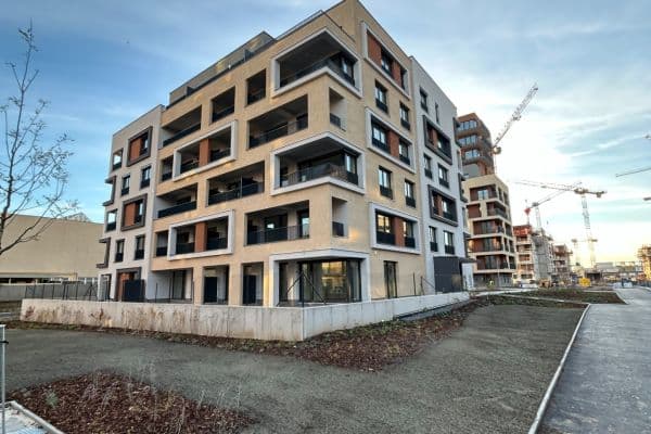 Prenájom bytu 3-izbový 61 m², Domalípova, Praha Prenájom bytu 3-izbový 61 m², Domalípova, Praha