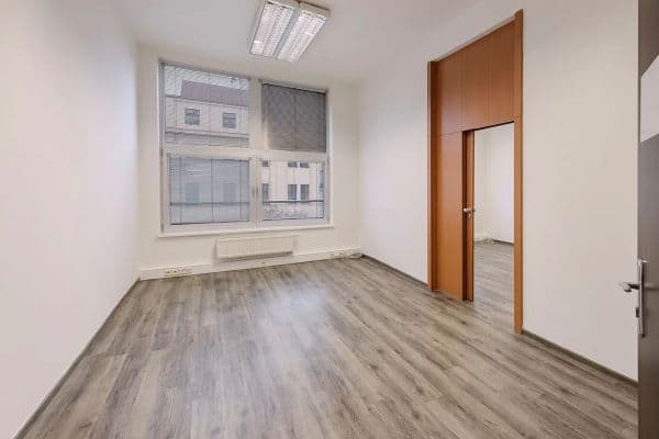 Prenájom kancelárie 18 m², Bělehradská, Praha Prenájom kancelárie 18 m², Bělehradská, Praha