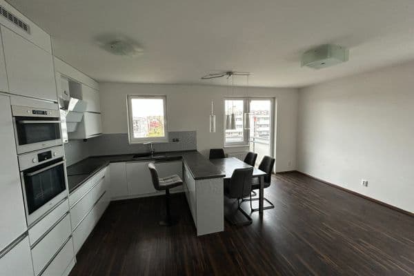 Prenájom bytu 3-izbový 67 m², Jurkovičova, Praha Prenájom bytu 3-izbový 67 m², Jurkovičova, Praha