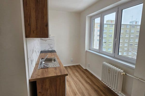 Prenájom bytu 2-izbový 47 m², Malá Plynární, Praha Prenájom bytu 2-izbový 47 m², Malá Plynární, Praha