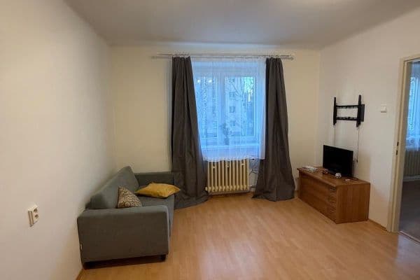Prenájom bytu 1-izbový 32 m², Sevastopolská, Kladno Prenájom bytu 1-izbový 32 m², Sevastopolská, Kladno